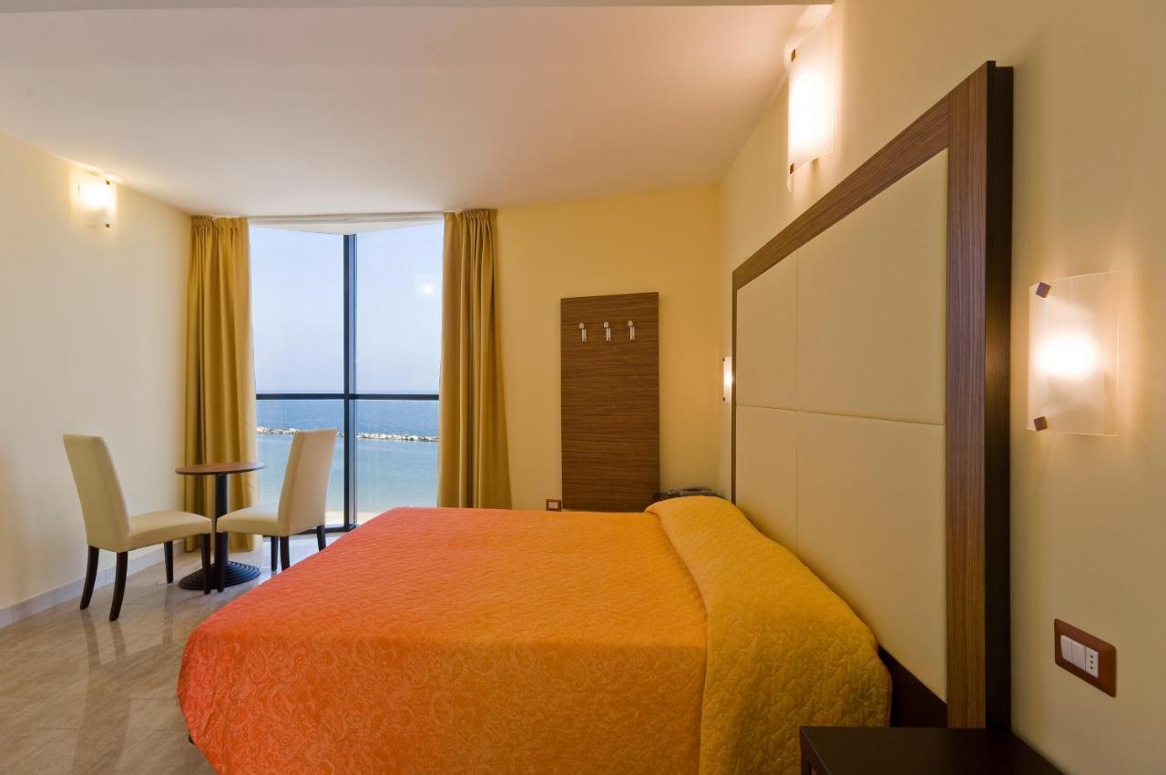 Hotel Ambasciatori Μπελάρια-Ιτζέα Μαρίνα Εξωτερικό φωτογραφία
