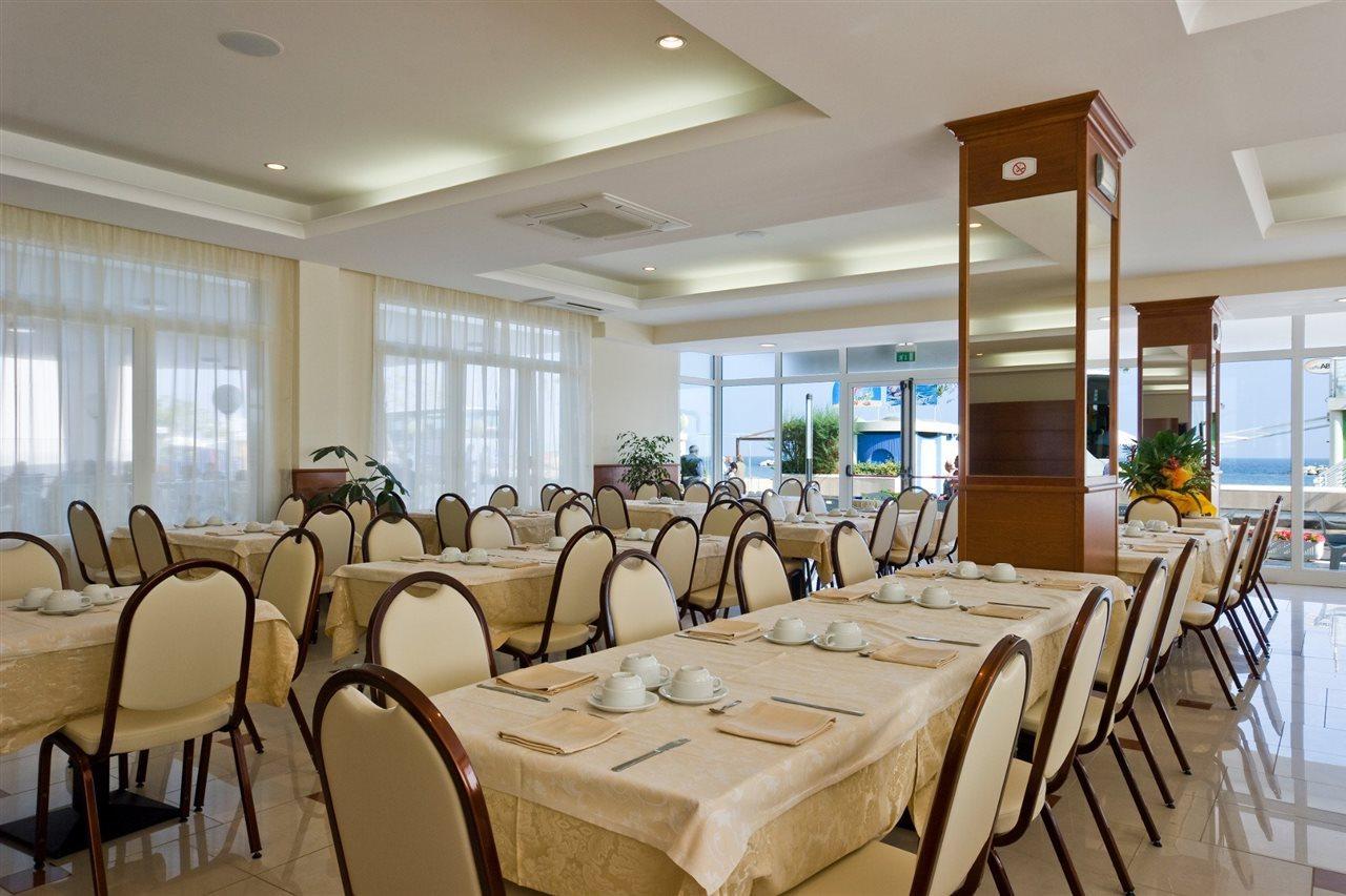 Hotel Ambasciatori Μπελάρια-Ιτζέα Μαρίνα Εξωτερικό φωτογραφία