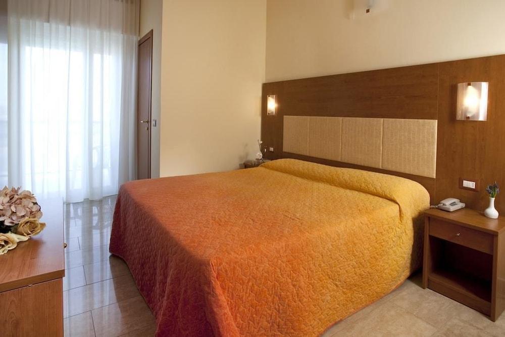 Hotel Ambasciatori Μπελάρια-Ιτζέα Μαρίνα Εξωτερικό φωτογραφία